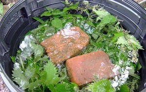 Компост из крапивы
